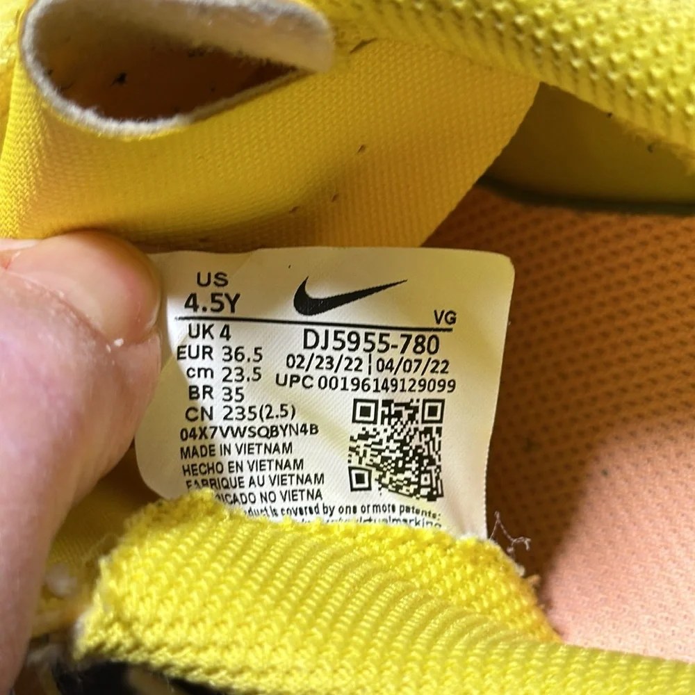 Nike Mercurial‎ Vapor 15 Club IC Soccer Shoes Sz 4.5 Y - Yellow / box 24